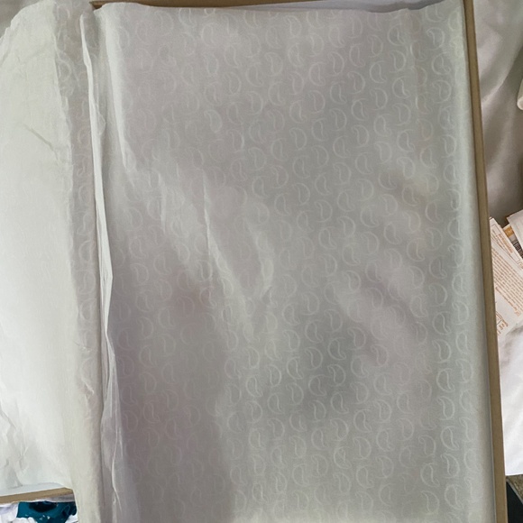 Christian Louboutin - Picture 8 of 8